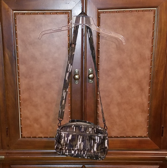 Lug Scoop camo crossbody bag purse - Picture 5 of 7
